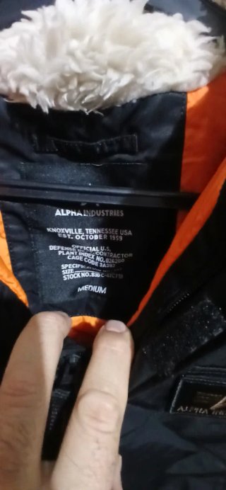 Chaqueta Alpha Industries Negra con Naranja