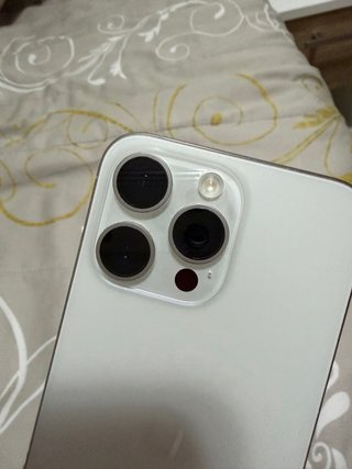 iPhone 15 Pro Max Plata 256GB Con golpe