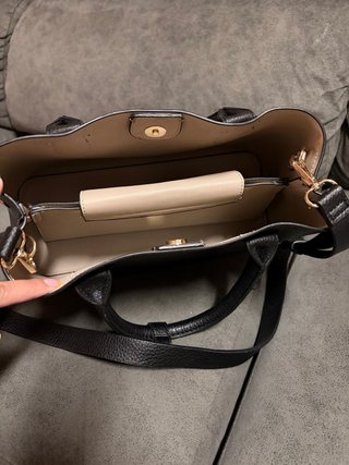 Bolso negro de piel granulada