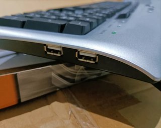 Caja Micro ATX + Fuente + Teclado