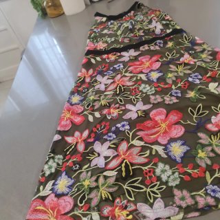 Abito in tulle ricamato floreale