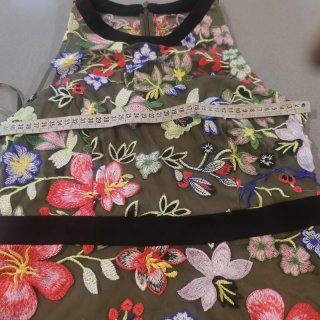 Abito in tulle ricamato floreale