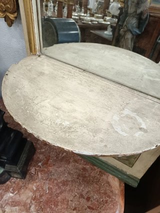 Coppia di antichi specchi con mensola dorata