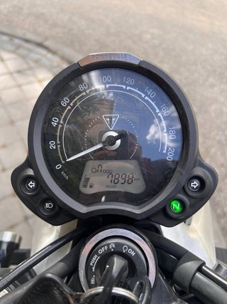 Triumph Street Twin ABS 2019 Negra 8.000k