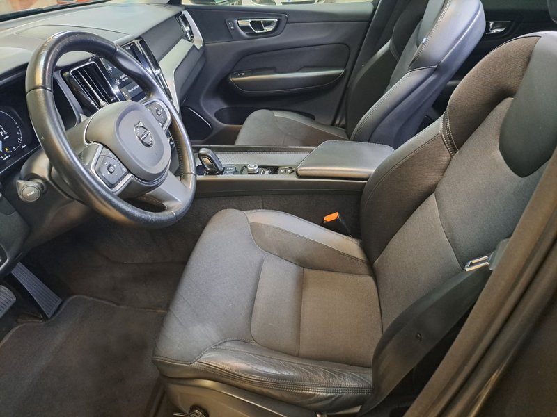 Volvo XC60 2021, foto 8
