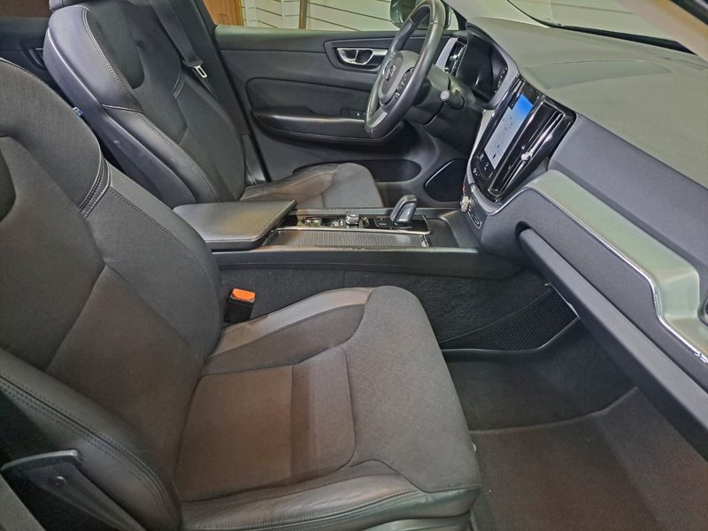 Volvo XC60 2021, foto 12