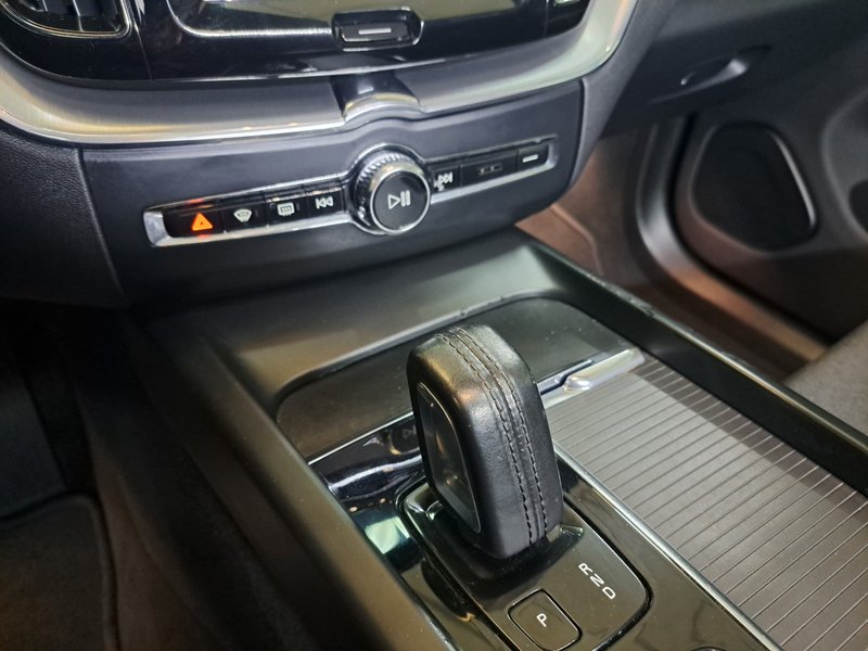 Volvo XC60 2021, foto 20