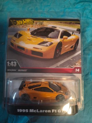 Hot Wheels McLaren F1 GTR 1:43 Premium