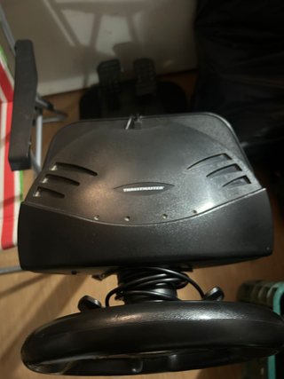 Volante Thrustmaster