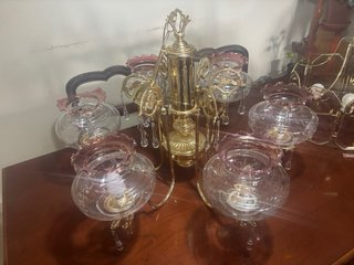 Lámparas de araña antiguas doradas