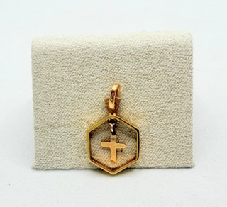 Colgante Cruz de oro de 18k, 1.31 g.
