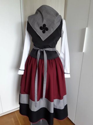 TRAJE NESKA-BASERRITARRA "135 EUROS "