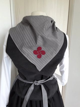 TRAJE NESKA-BASERRITARRA "135 EUROS "
