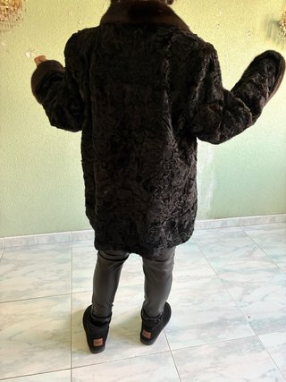 Chaquetón vintage astracán con puños de piel