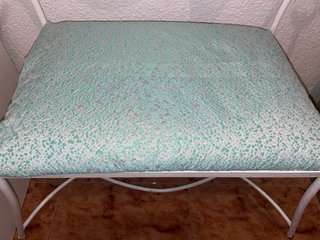 Banqueta de hierro y tela