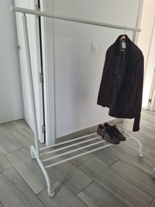 Burro de Ropa y Calzado con ruedas