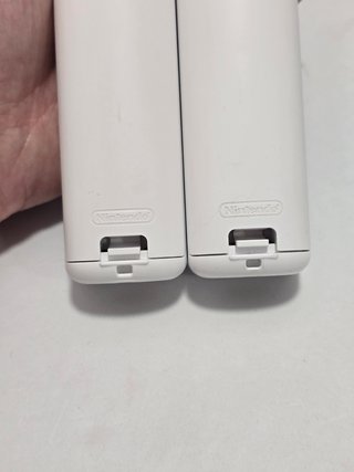 2 mandos nintendo wii + 2 nunchuk blanco .