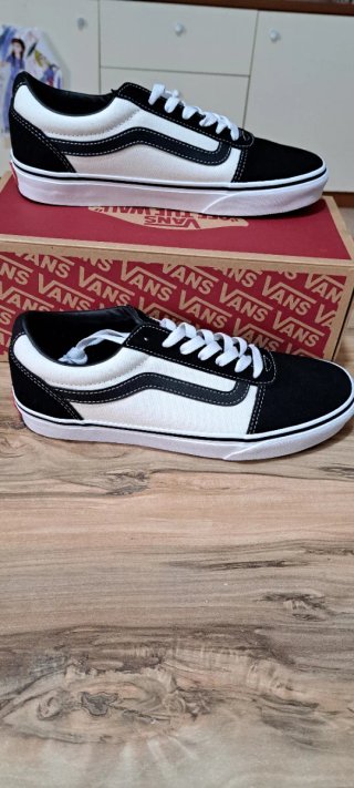 Scarpe Vans nere e bianche