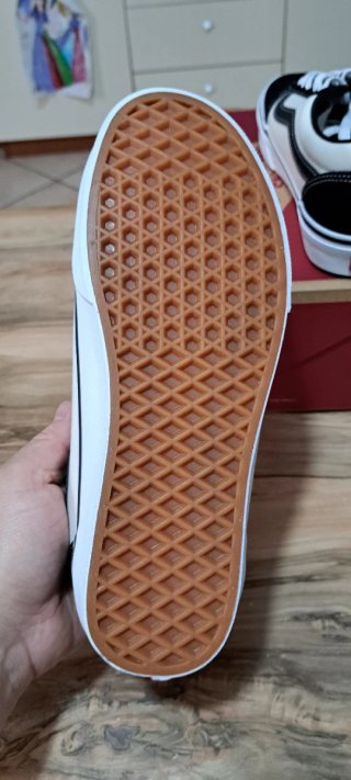 Scarpe Vans nere e bianche