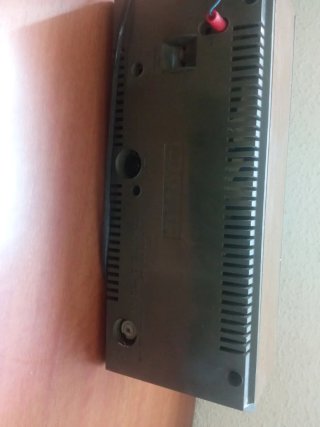Radio Mivar antigua de válvulas .