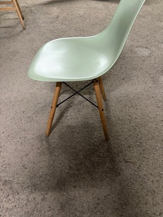 Sillas de diseño negro,blanco y verde agua