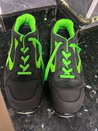 Zapatos de seguridad U-Power negros y verdes