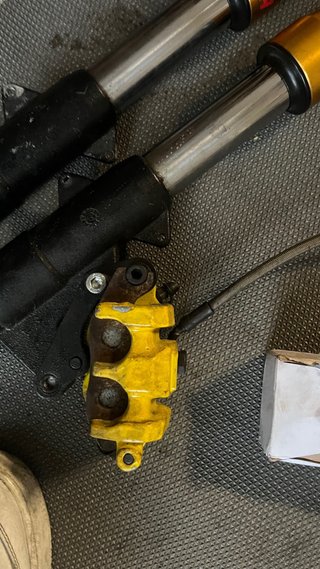 Horquillas invertidas + manillar + pinza de freno