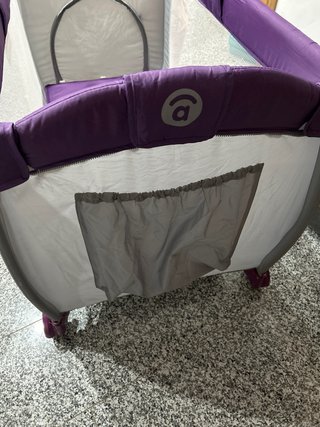 Cuna de viaje plegable morada