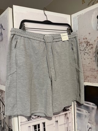 Giubbotto sportivo grigio con cerniere