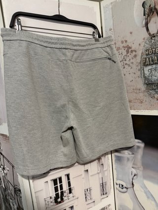 Giubbotto sportivo grigio con cerniere