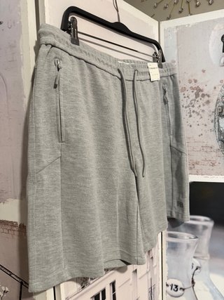 Giubbotto sportivo grigio con cerniere
