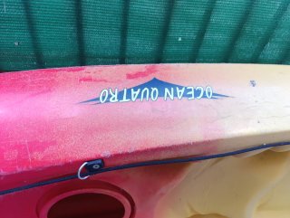 Kayak doble rojo y amarillo