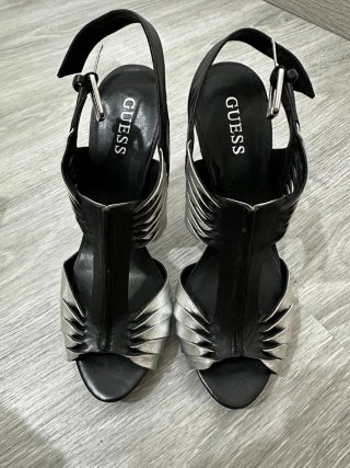 Botines de rejilla negros talla 38