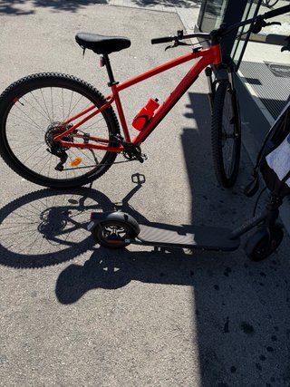 Bicicleta naranja como nueva