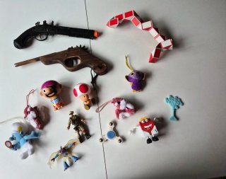 Lote Juguetes: Pistolas, Figuras y Más