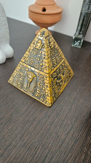 Pirámide Egipcia Decorativa