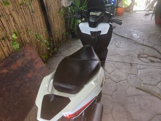 Aprilia SXR 50 Scooter con 8 km