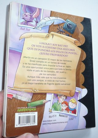 Dos libros de Bat Pat (euskera y castellano)