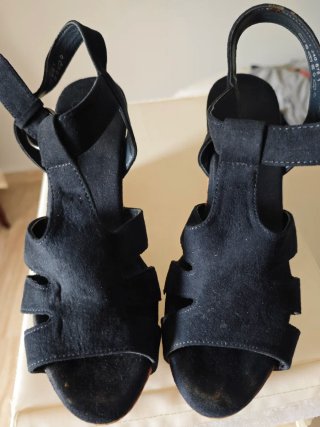 Sandalias negras con plataforma