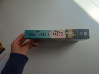 La tierra larga libro de Terry Pratchett