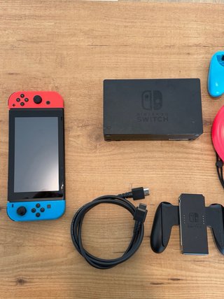 Nintendo Switch + Funda Pokemon + Accesorios