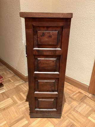 Mueble de madera antiguo