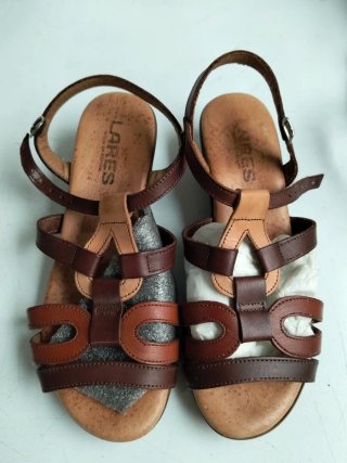 Sandalias LARES Beige y Marrón
