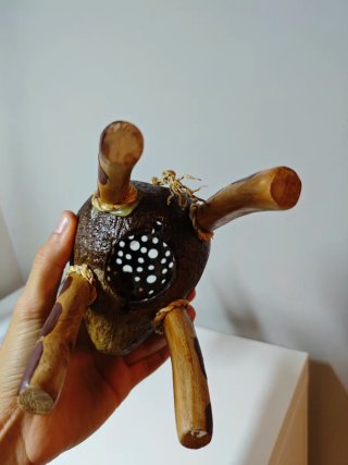 Lámpara Jirafa Artesanal Coco y Madera