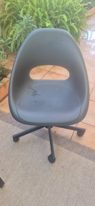 Escritorio y Silla Negra