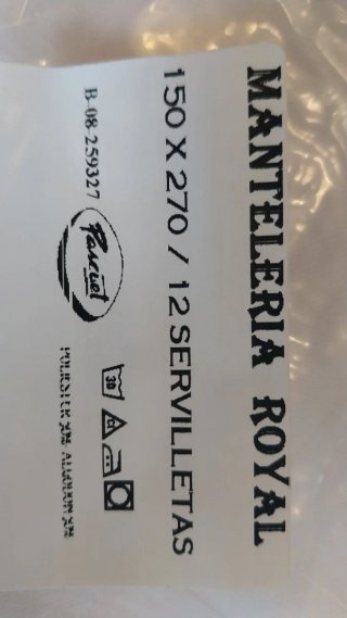 Mantelería beige de tela con diseño