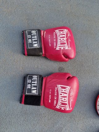 Guantes Boxeo Charlie 12 oz + Vendas