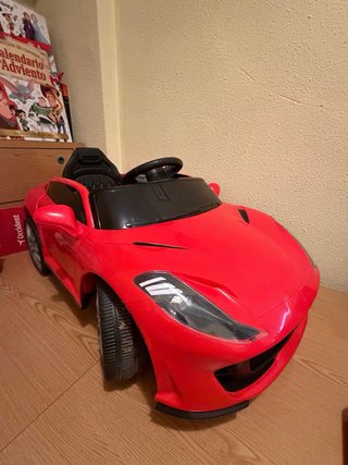 Coche eléctrico infantil rojo