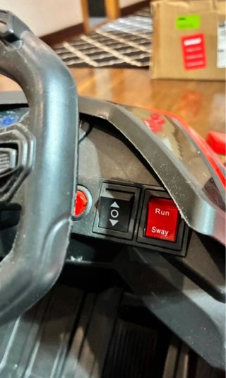 Coche eléctrico infantil deportivo