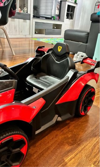 Coche eléctrico infantil deportivo